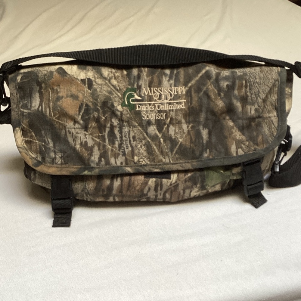 Avery Camouflage Portable Scouting Hunting Bag